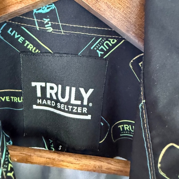 Truly Hard Seltzer Primary Black Neon Can AOP Button Up Shirt Mens Small Poly - Picture 4 of 8